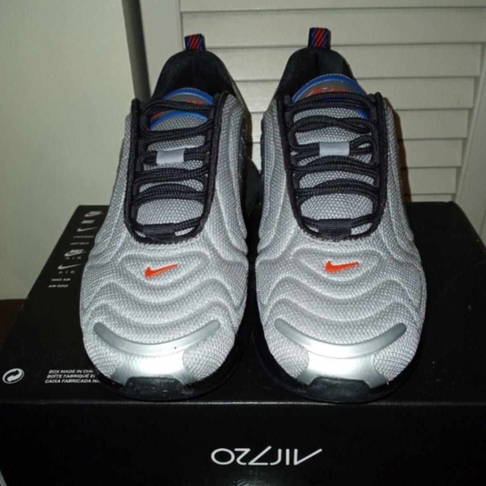 Nike AirMax 720 Metallic Silver Cosmic Grey size 7